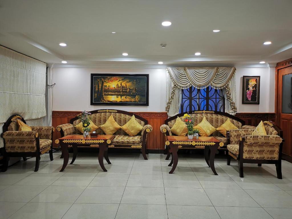 Jun Yue Hotel Phnom Penh Exterior photo