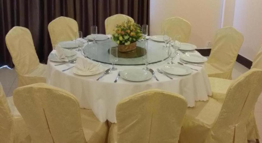 Jun Yue Hotel Phnom Penh Exterior photo