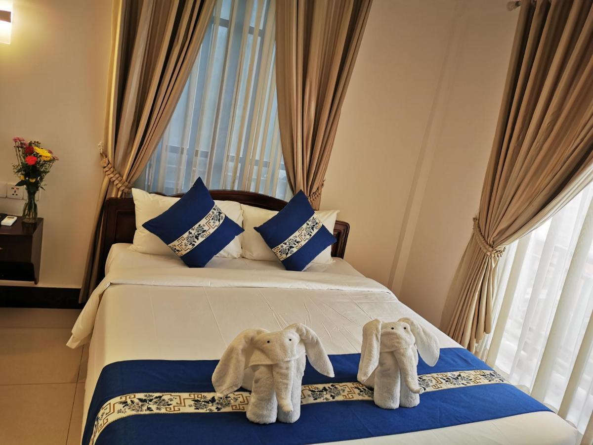 Jun Yue Hotel Phnom Penh Exterior photo